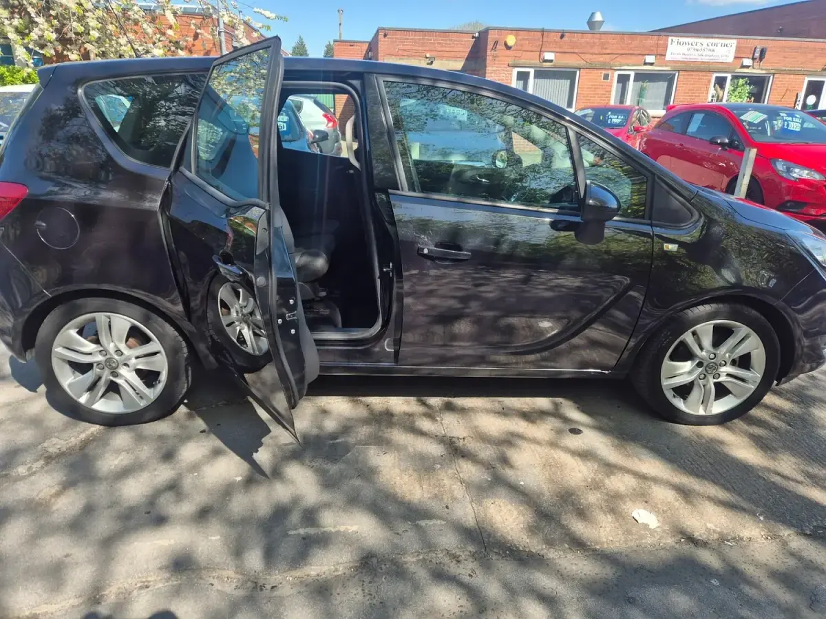 Used Vauxhall Meriva Club 100 HP (73 kW) 2016 Black MPV