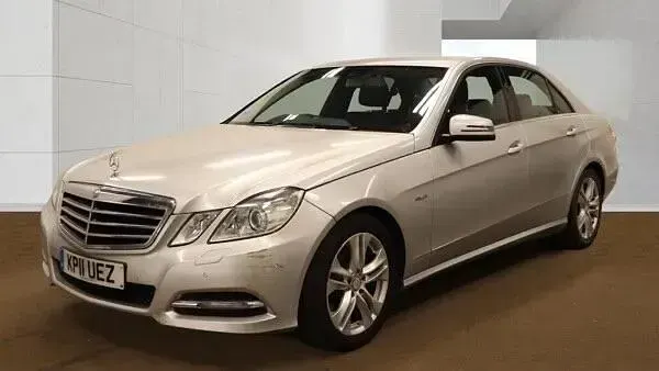 Używany Mercedes E350 Avantgarde 2011 Srebrny Sedan/Limuzyna