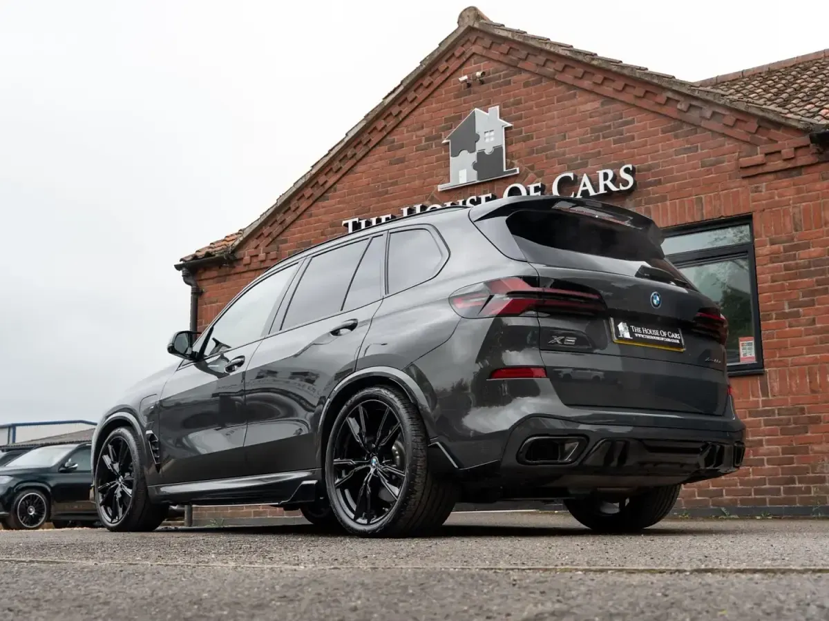Begagnad BMW X5 M Sport 490 HK (360 kW) 2025 Grå SUV
