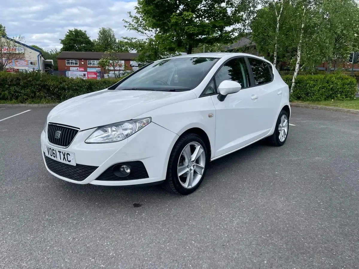 Usado Seat Ibiza Sport 85 HP (62 kW) 2011 Branco Citadino