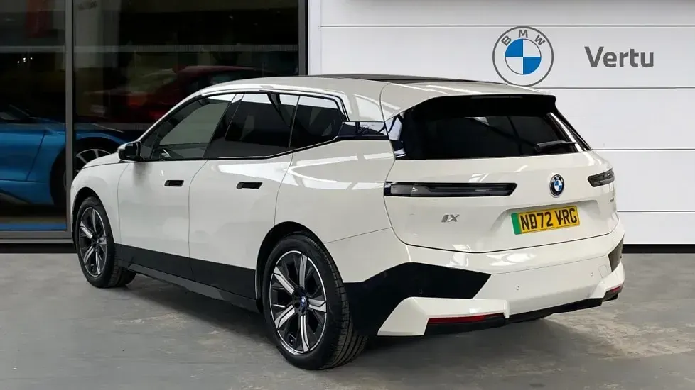 Usado BMW iX M Sport 239 kW (326 HP) 2022 Branco SUV