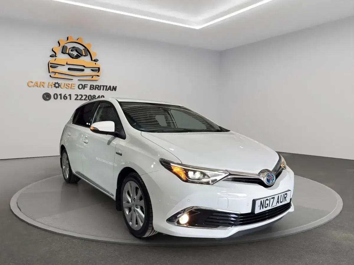 Używany Toyota Auris Hybrid 2017 Biały Hatchback