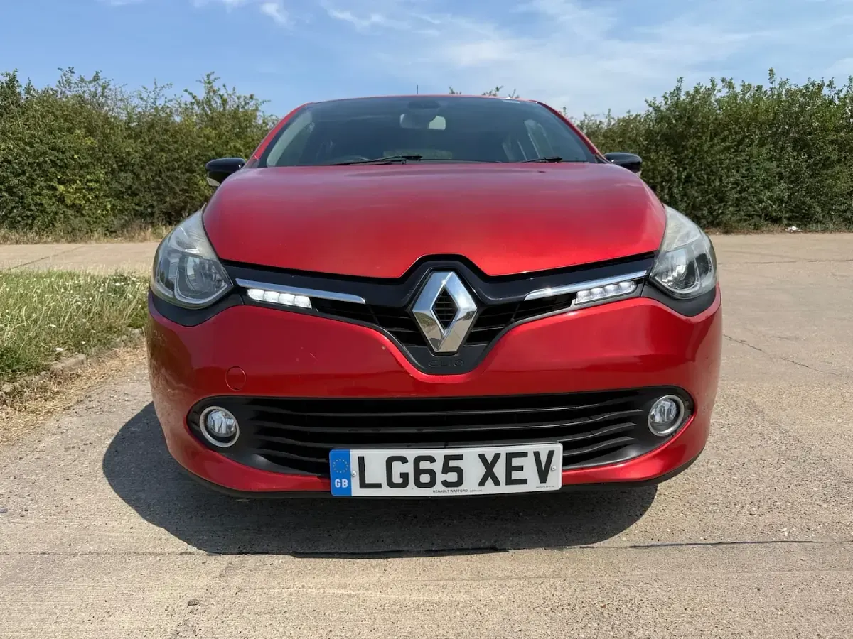 Used Renault Clio Dynamique 90 HP (66 kW) 2015 Red Hatchback