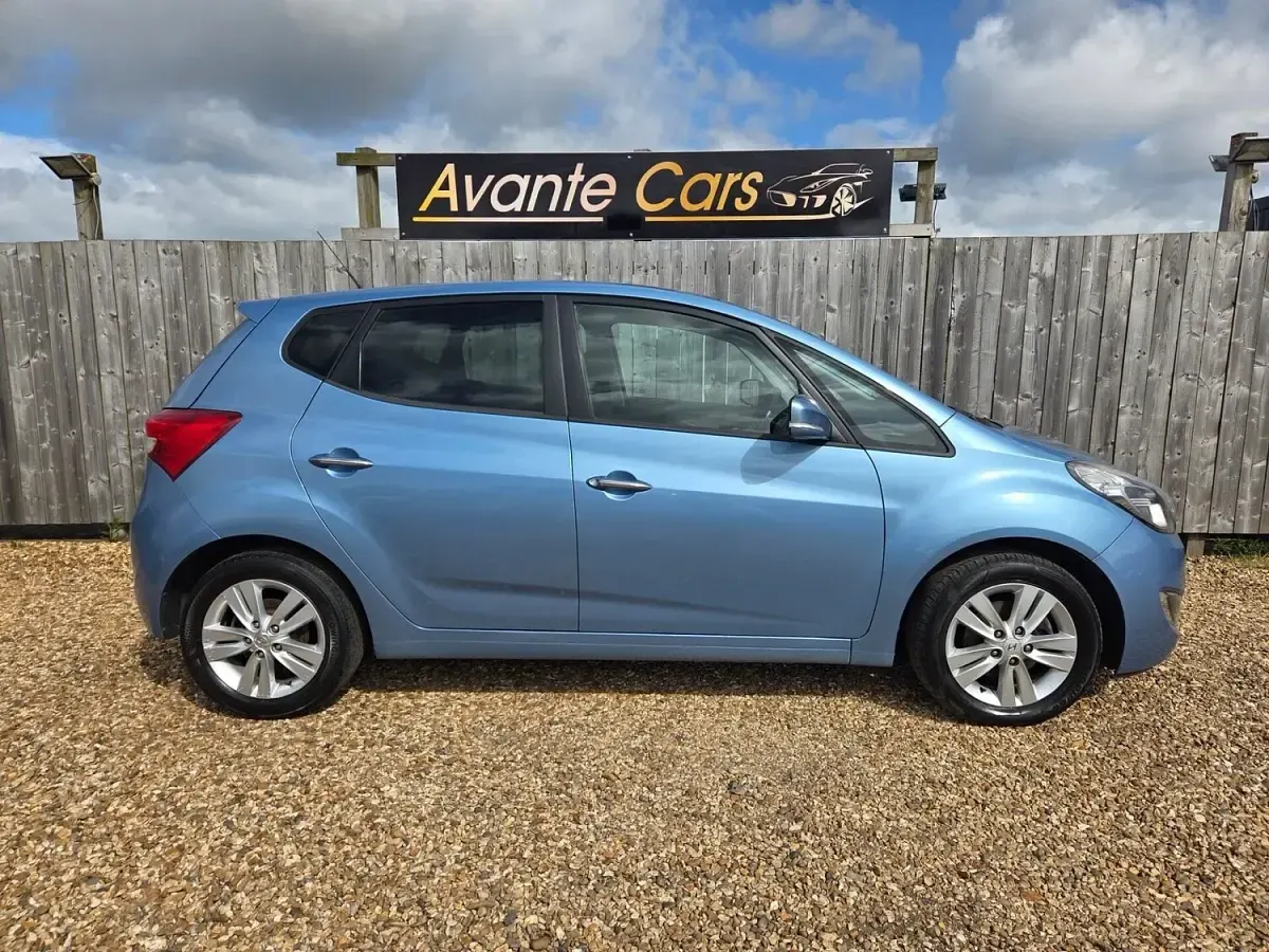 Used Hyundai ix20 Style 90 HP (66 kW) 2012 Blue Hatchback