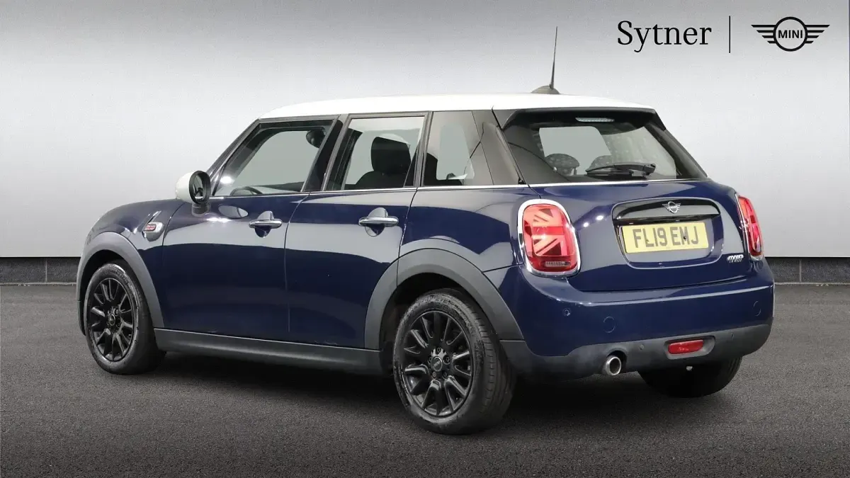 Used Mini Cooper Classic 134 HP (98 kW) 2019 Blue Hatchback