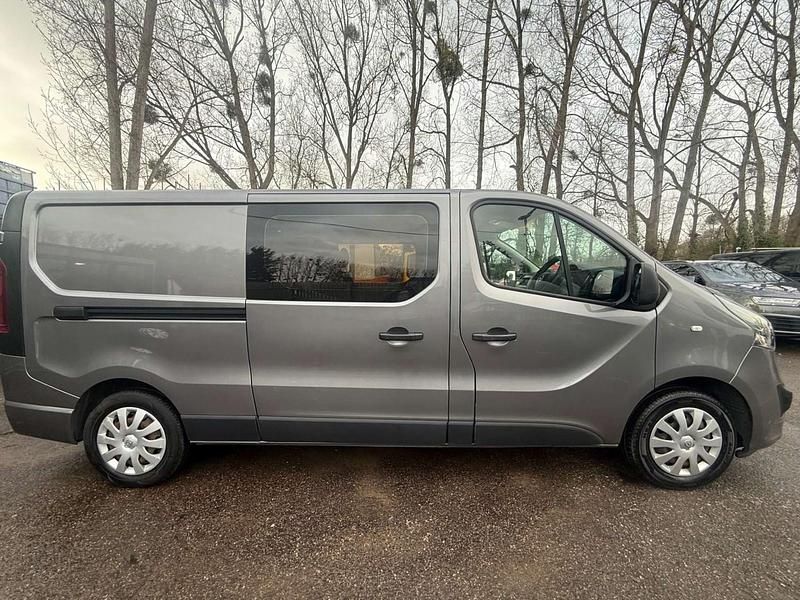 Used Vauxhall Vivaro Sportive 125 HP (91 kW) 2018 Grey