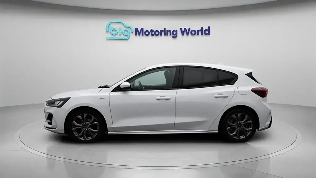 Usado Ford Focus ST-Line 155 HP (114 kW) 2024 Branco Citadino
