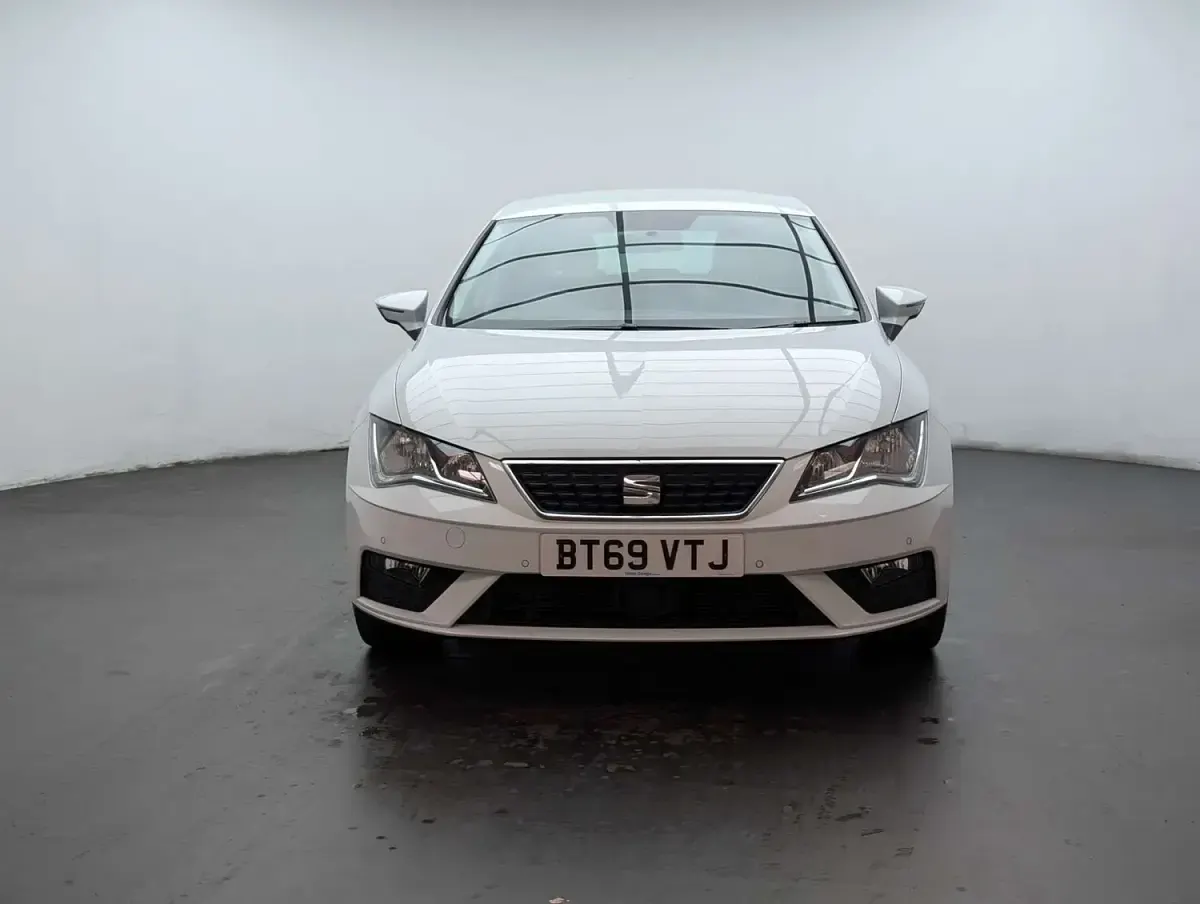 Used Seat Leon SE Dynamic 130 HP (95 kW) 2019 White Hatchback