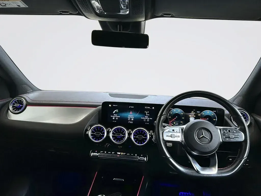 Begagnad Mercedes EQA250 AMG line 139 kW (190 HK) 2022 Svart SUV