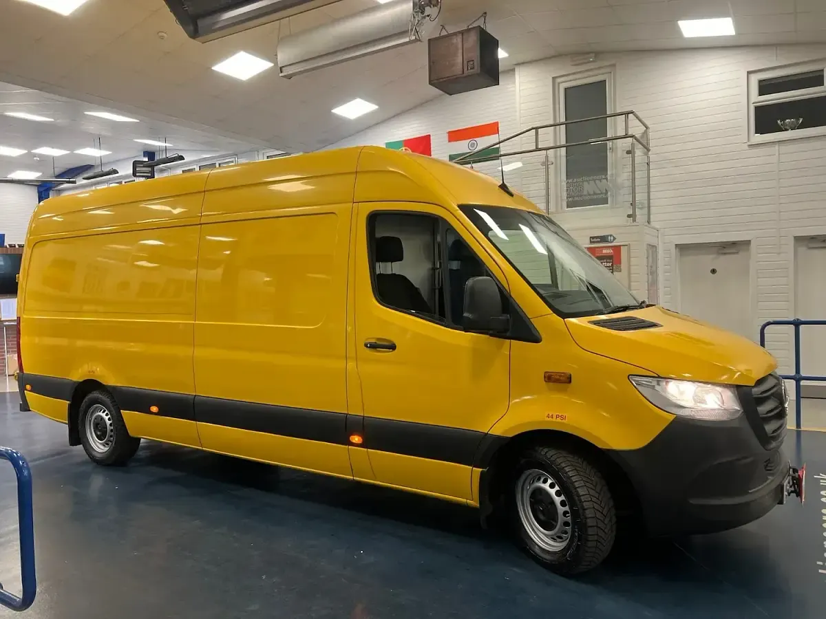Used Mercedes Sprinter Progressive 143 HP (105 kW) 2020 Yellow Van