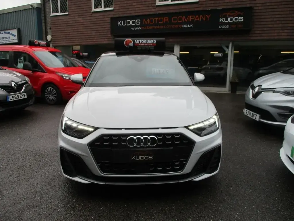 Used Audi A1 Sportback S-Line 150 HP (110 kW) 2019 White Hatchback