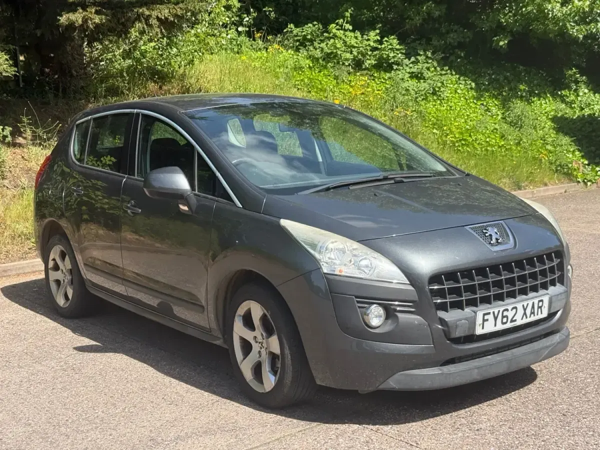 Usado Peugeot 3008 Active 112 HP (82 kW) 2012 Cinzento Carrinha