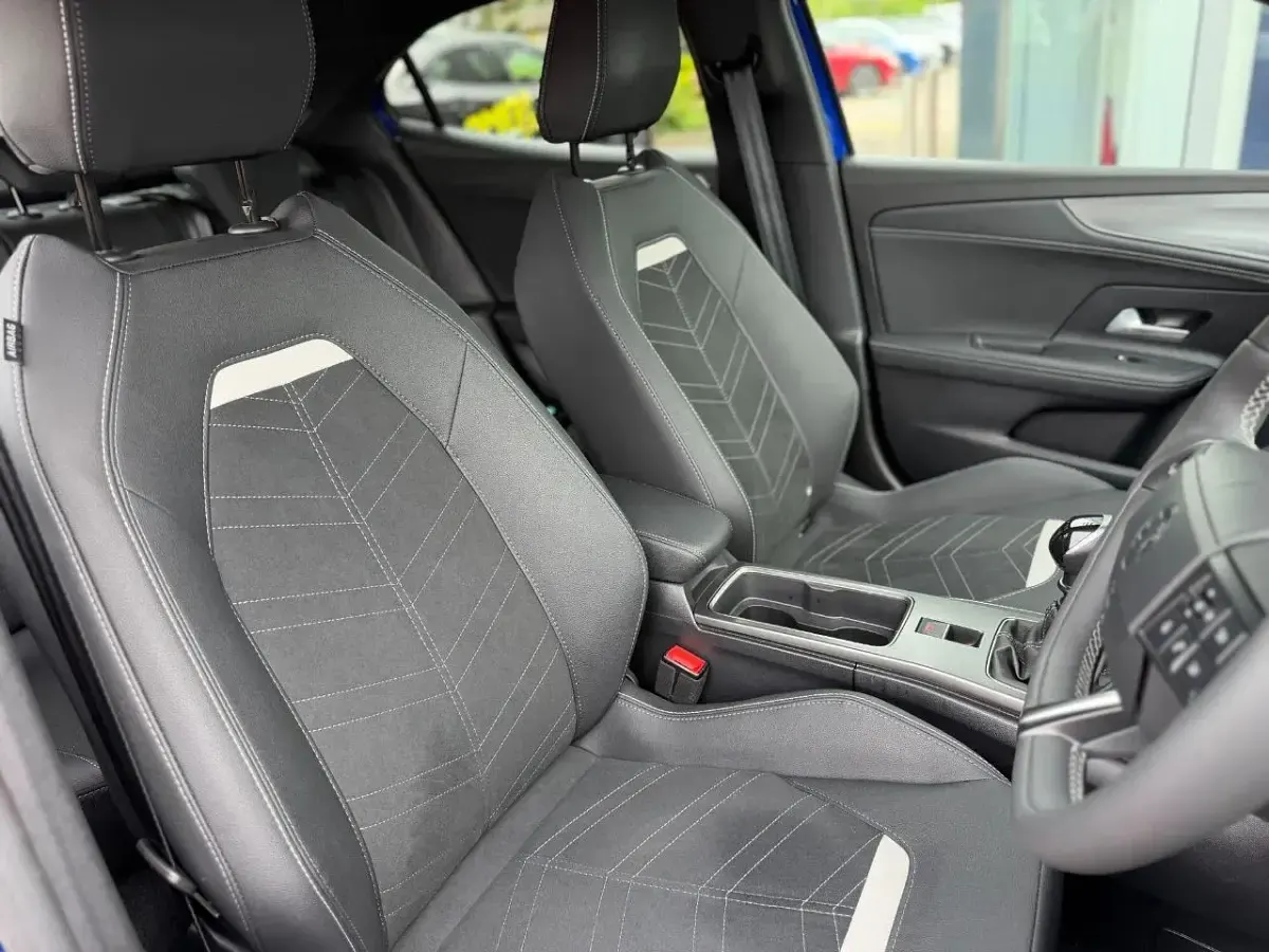 Used Vauxhall Mokka Ultimate 134 HP (98 kW) 2025 Blue SUV