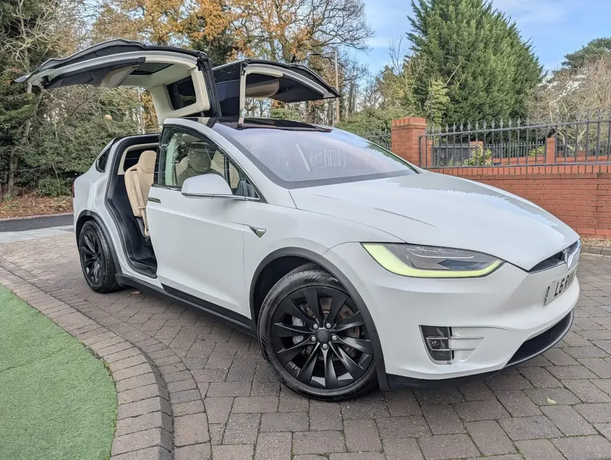 Used Tesla Model X 305 kW (416 HP) 2017 Pearl white SUV