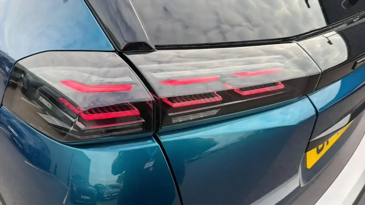 Neu Peugeot 2008 GT 143 PS (105 kW) 2025 Blau SUV