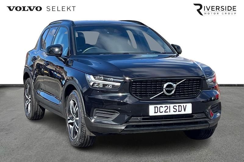Onyx black Used 2021 Volvo XC40 R-Design SUV | £23,490 (Fair price) - Image 1/4