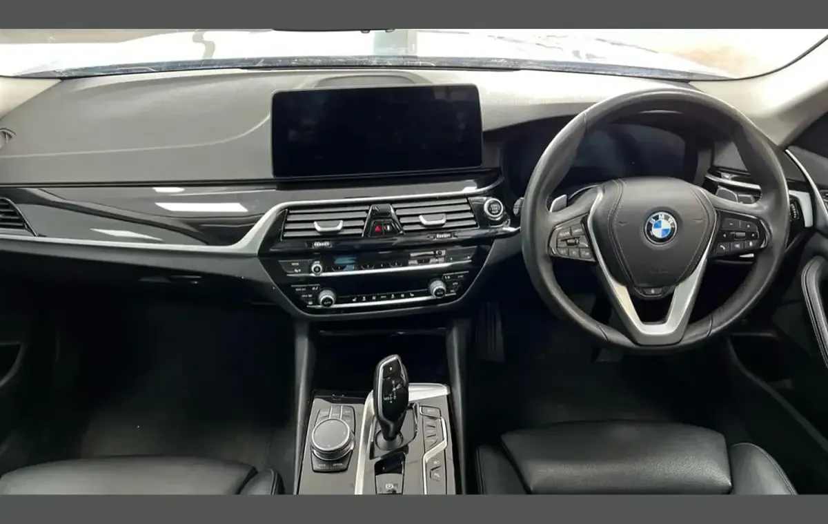 Used BMW 530e Comfort Edition 292 HP (214 kW) 2023 Black sapphire Estate