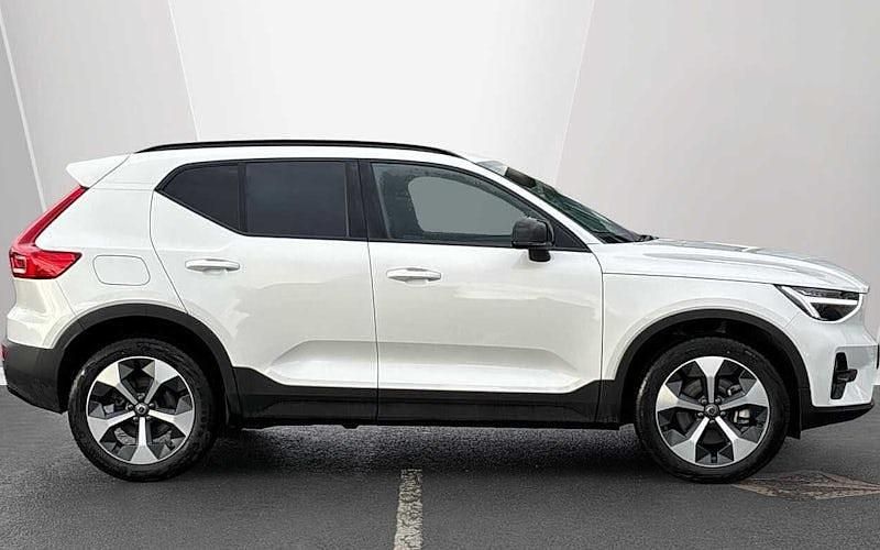 Used Volvo XC40 Plus 197 HP (144 kW) 2025 SUV