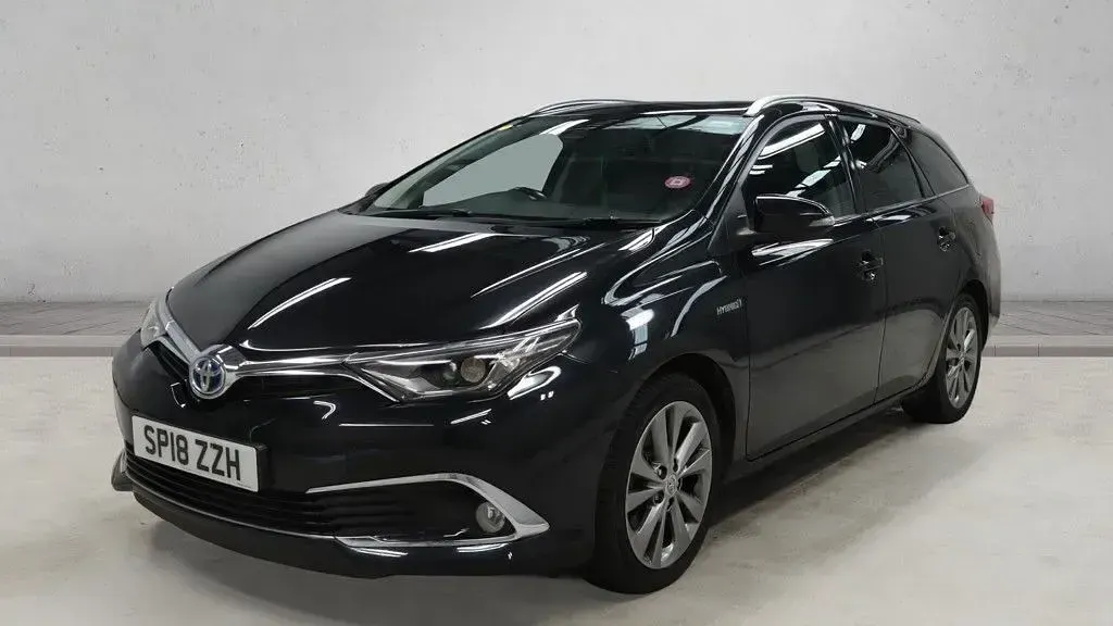 Used Toyota Auris Hybrid 136 HP (100 kW) 2018 Black Estate