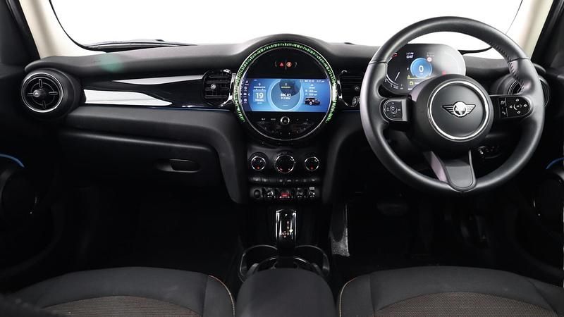 Usado Mini Cooper Classic 134 HP (98 kW) 2024 Preto Citadino