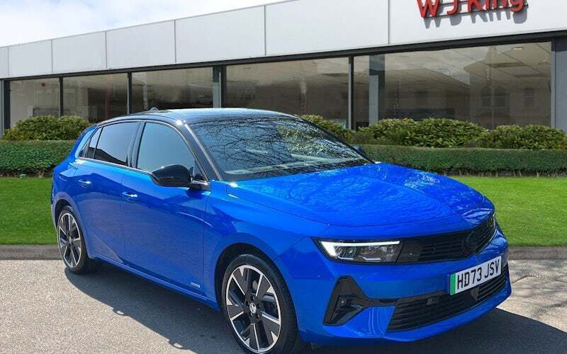 Used 2025 Vauxhall Astra Ultimate Hatchback | £20,695 (Good price) - Image 1/3