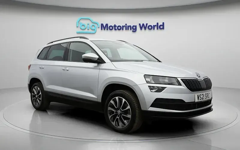 Usado Skoda Karoq SE Drive 150 CV (110 kW) 2021 Plateado SUV