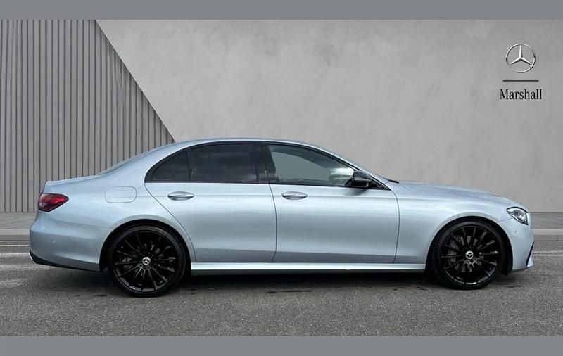 Usado Mercedes E200 AMG line 200 HP (147 kW) 2022 Prateado Sedan
