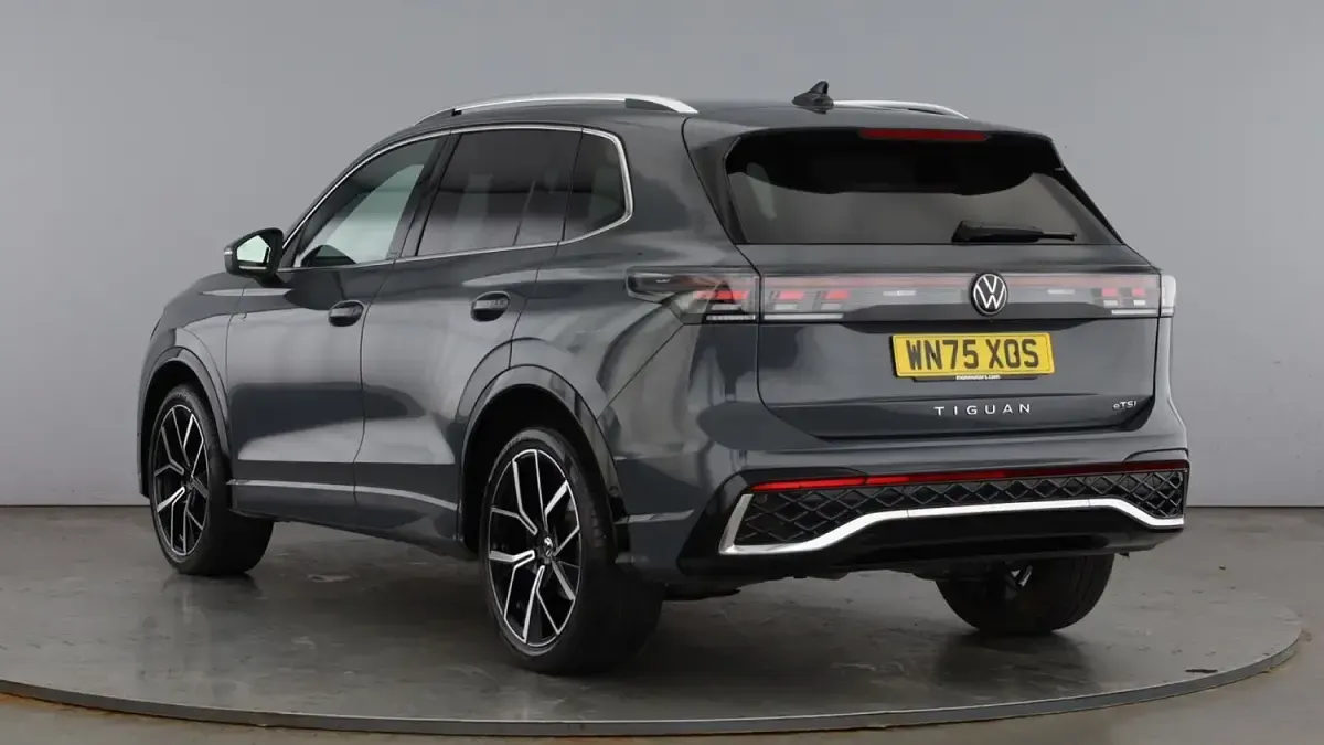 Używany VW Tiguan R-line 150 KM (110 kW) 2025 Szary SUV