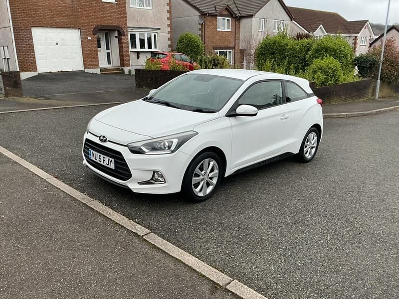 Used Hyundai i20 SE 2015 White Coupe