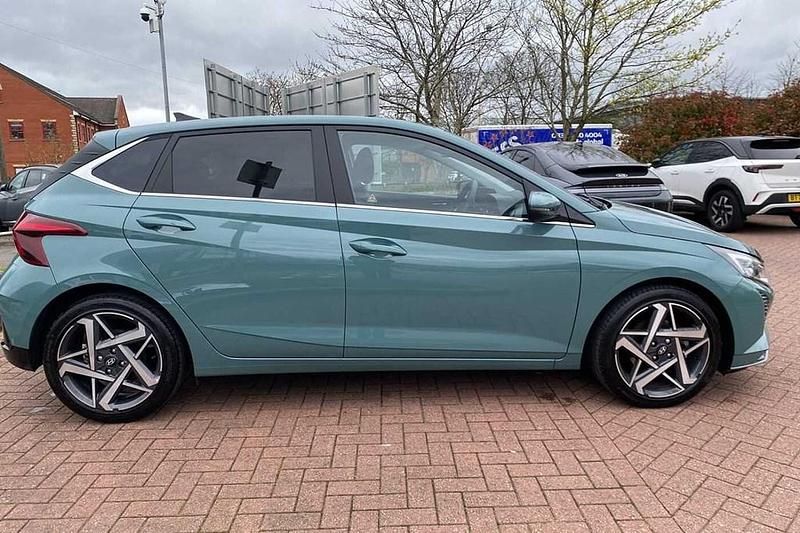 New Hyundai i20 Premium 90 HP (66 kW) 2025 Green Hatchback