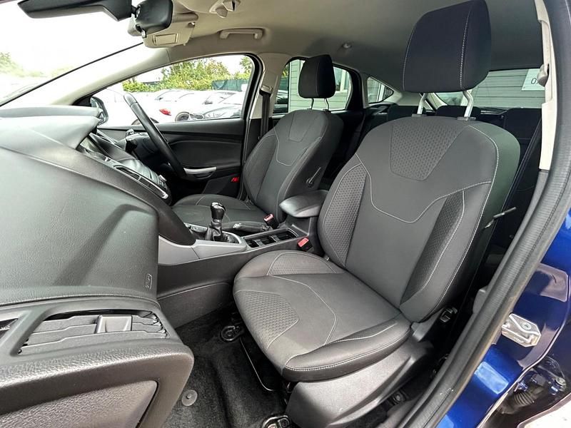 Used Ford Focus Zetec 2016 Blue Hatchback