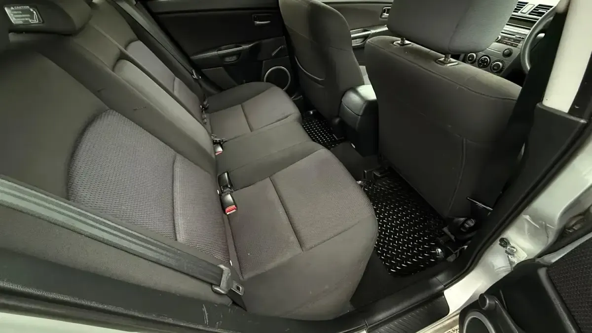 Usado Mazda 3 105 HP (77 kW) 2007 Prateado Citadino