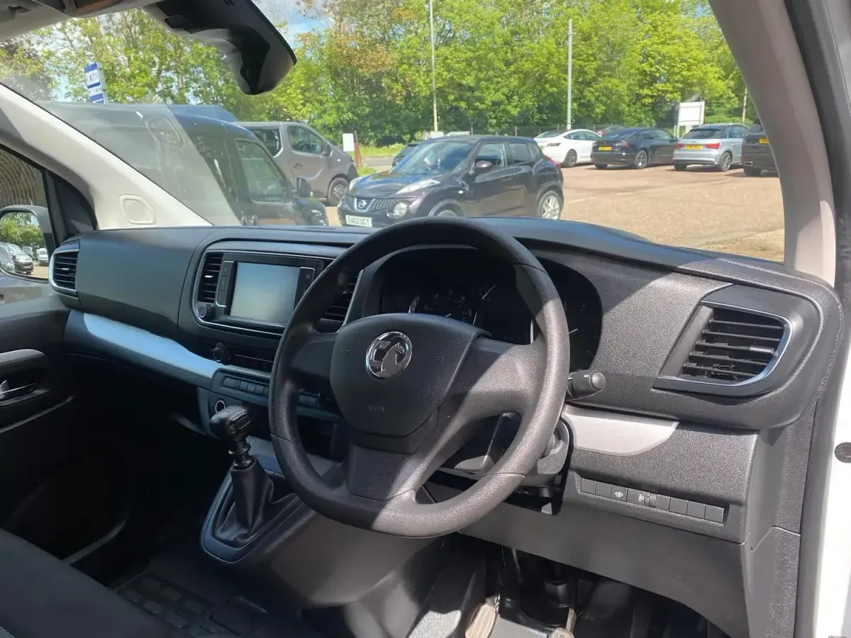 Używany Vauxhall Vivaro 2022 Biały Minivan