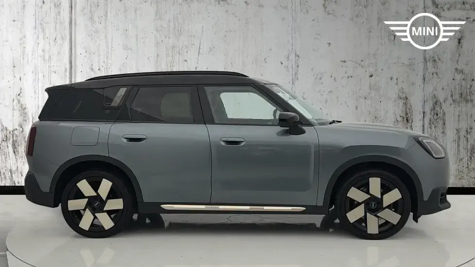 Used Mini Countryman 215 HP (158 kW) 2024 Green SUV