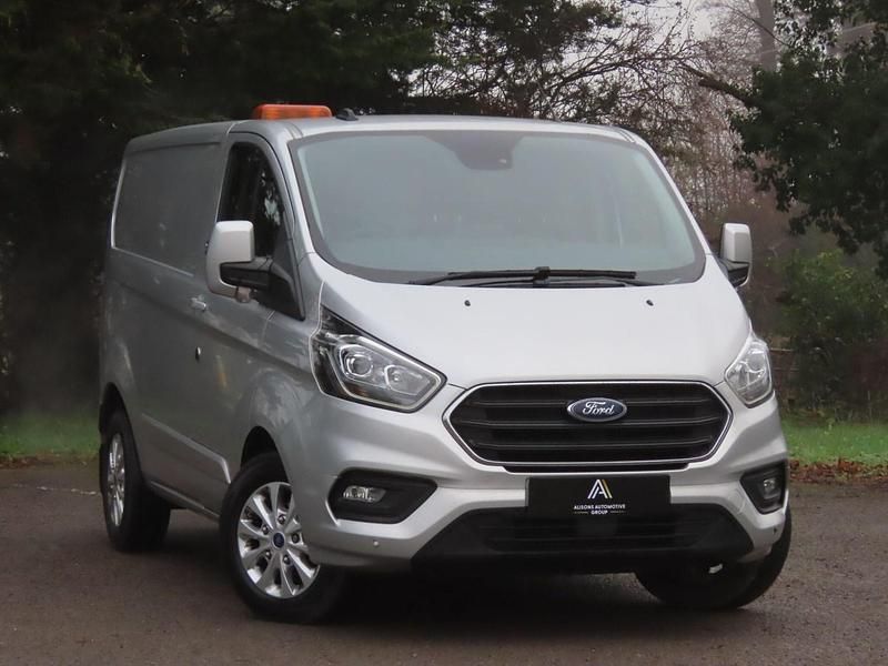 Begagnad Ford Transit Custom Limited 130 HK (95 kW) 2023 Silver Van