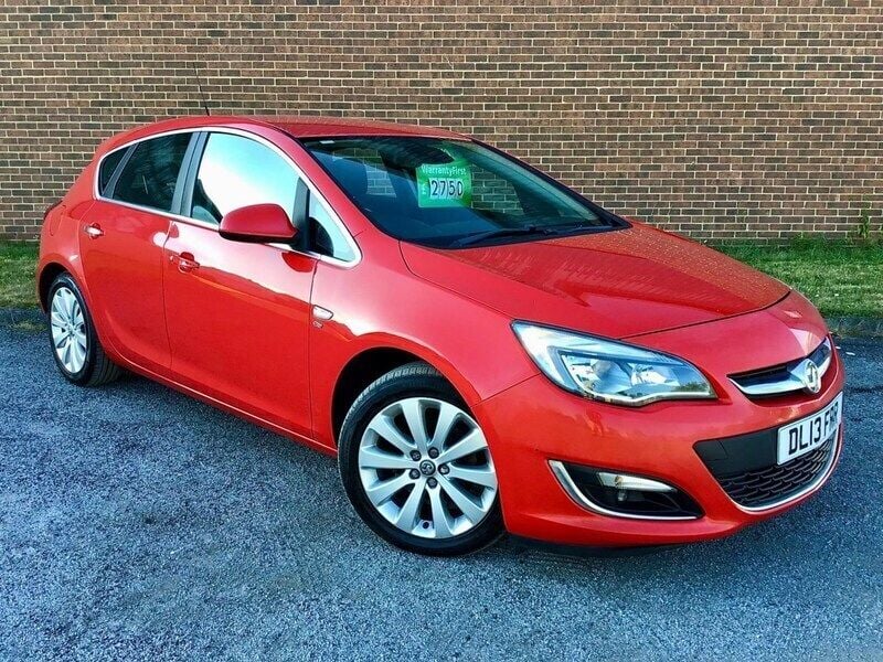 Red Used 2013 Vauxhall Astra Elite Hatchback | £2,750 (Fair price) - Image 1/4