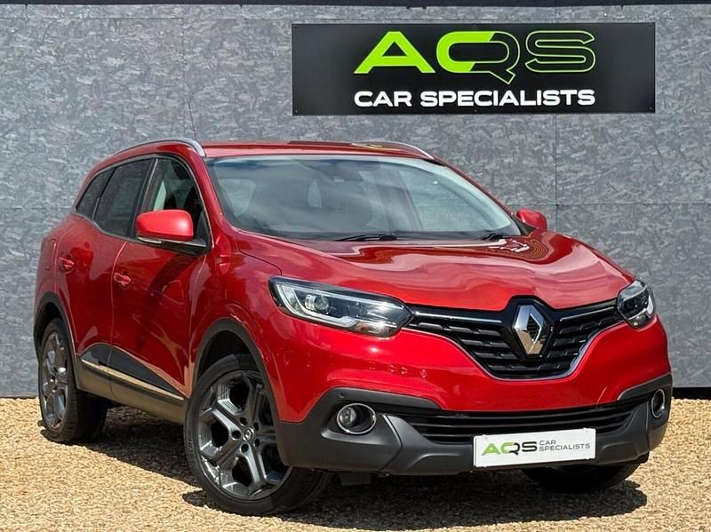 Red Used 2016 Renault Kadjar Dynamique SUV | £6,495 (Fair price) - Image 1/4