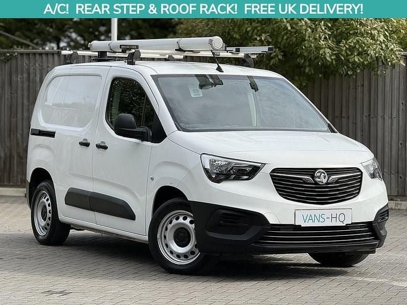 White Used 2019 Vauxhall Combo Edition MPV | £7,645 (Good price) - Image 1/4