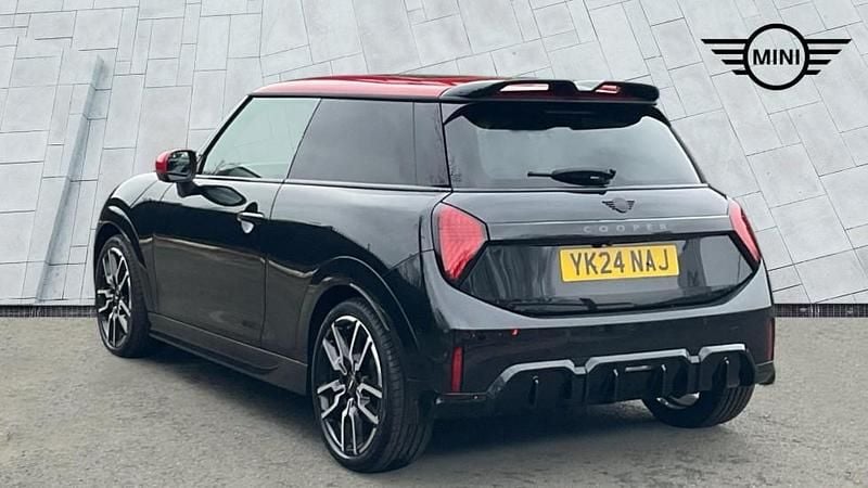 Usado Mini Cooper Hatch 154 HP (113 kW) 2024 Preto Citadino