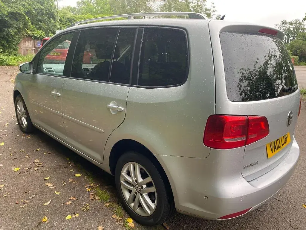 Used VW Touran SE 105 HP (77 kW) 2012 Silver MPV