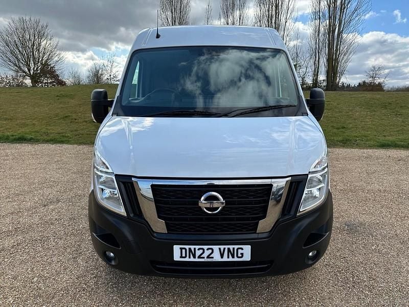 Used Nissan Interstar Tekna 135 HP (99 kW) 2022 White Van