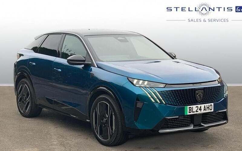 Blue Used 2024 Peugeot e-3008 GT SUV | £26,995 - Image 1/4