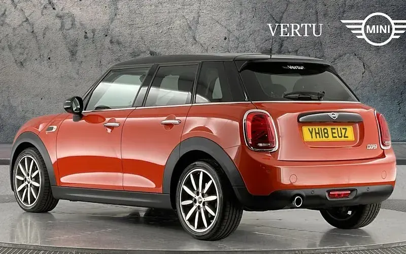 Used Mini Cooper Hatch 136 HP (100 kW) 2018 Orange Hatchback