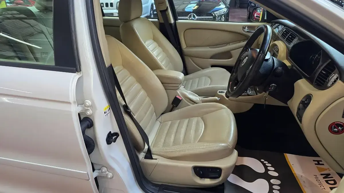 Used Jaguar X-type 196 HP (144 kW) 2008 White Sedan