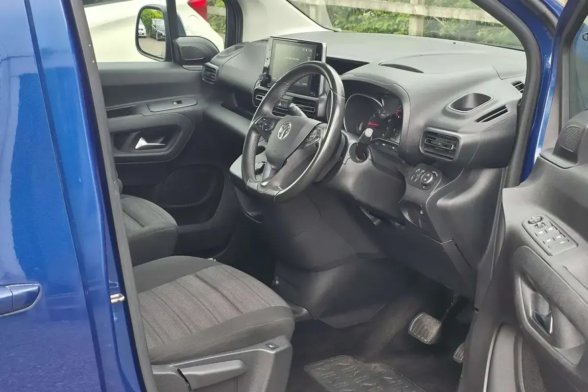 Used Vauxhall Combo Elite 130 HP (95 kW) 2020 Blue MPV