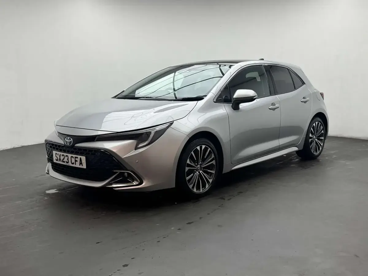 Used Toyota Corolla Design 193 HP (141 kW) 2023 Silver Hatchback