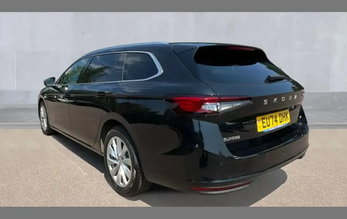Used Skoda Superb SE Technology 200 HP (147 kW) 2024 Black Estate