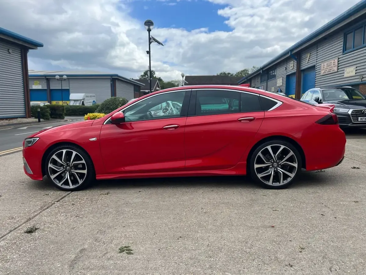 Used Vauxhall Insignia 260 HP (191 kW) 2018 Red Hatchback