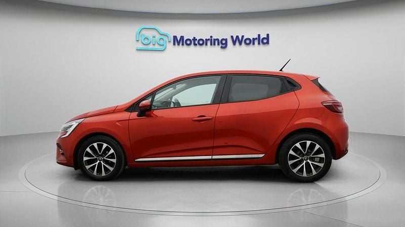 Used Renault Clio V Iconic 100 HP (73 kW) 2020 Red Hatchback
