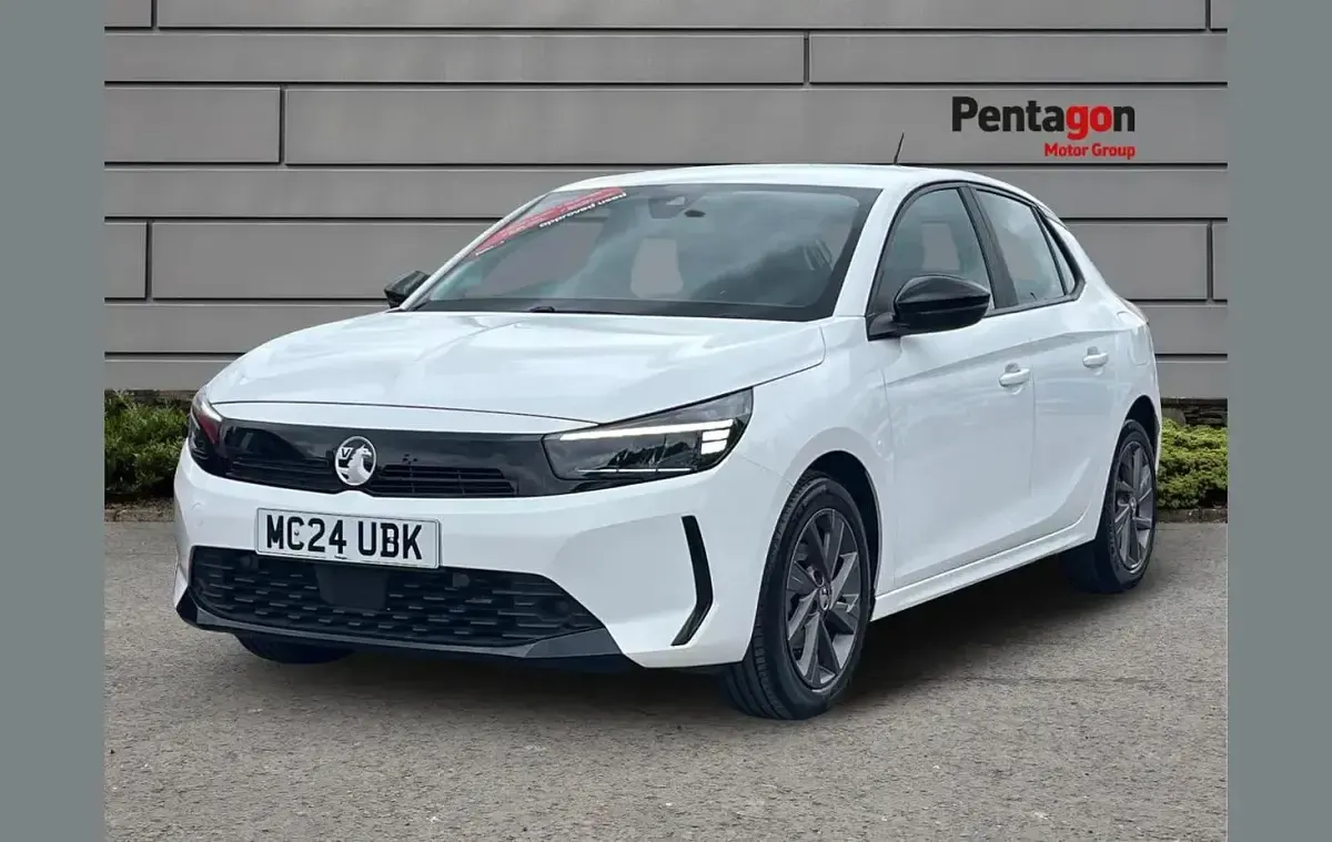 Used Vauxhall Corsa Design Edition 73 HP (53 kW) 2024 White Hatchback